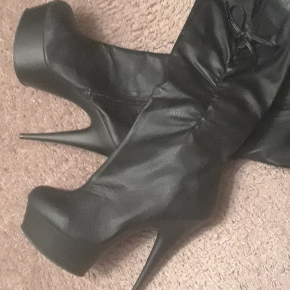 Pleasers mid calf platform boot